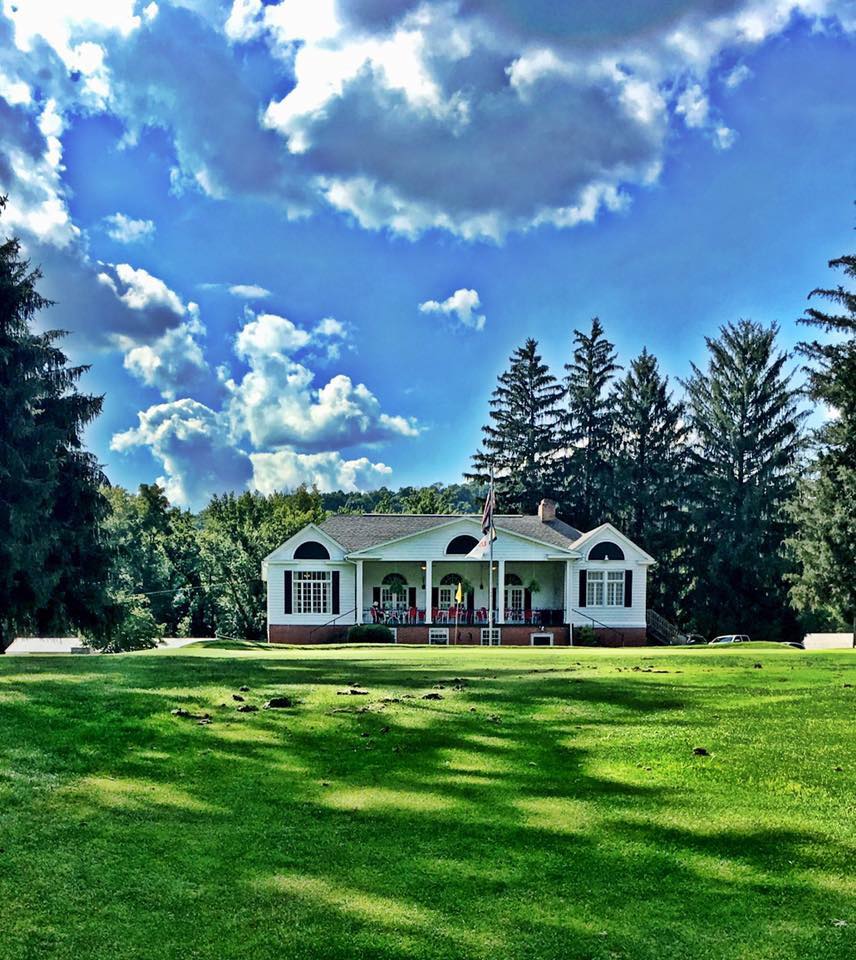 Sistersville Country Club